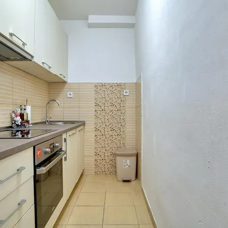 Comfort Apartment Near The Beach Будва Екстер'єр фото