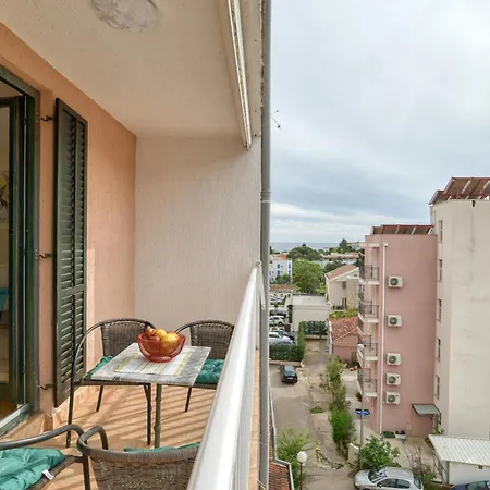 Comfort Apartment Near The Beach Будва Екстер'єр фото