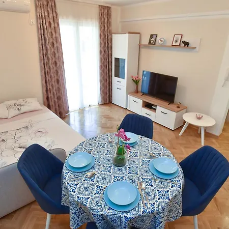 Comfort Apartment Near The Beach Будва Екстер'єр фото