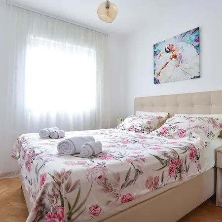 Comfort Apartment Near The Beach Будва Екстер'єр фото